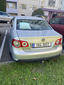 Volkswagen Jetta 2007 (3 foto / 8)