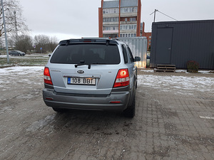 Kia Sorrento (5 foto / 9)
