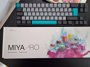 Mechanical Keyboard - Ducky Miya Pro Moonlight (3 foto / 3)