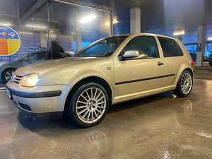VW Golf 4 (1 foto / 8)