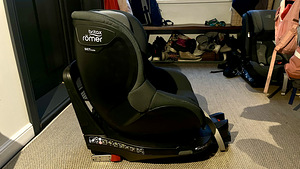 Britax Römer Dualfix M i-size, 360 (3 foto / 6)