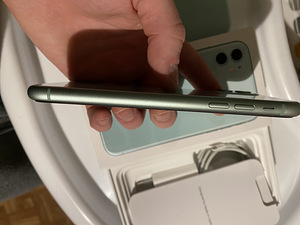 iPhone 11 (2 фото из 7)