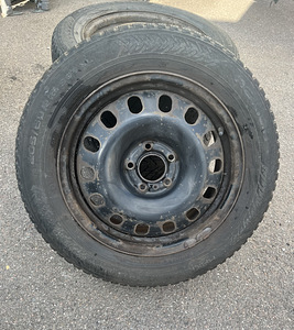 NOKIAN talverehvid + veljed heas seisus 4tk (2 foto / 3)