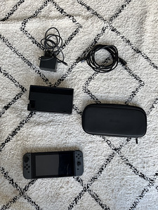 Nintendo Switch (5 foto / 5)