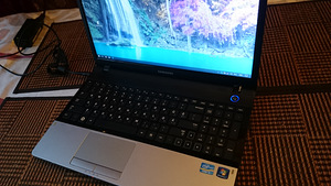 Samsung NP 300E/Core i3 2330M/8GB DDR3/640GB/HD3000 (5 foto / 5)
