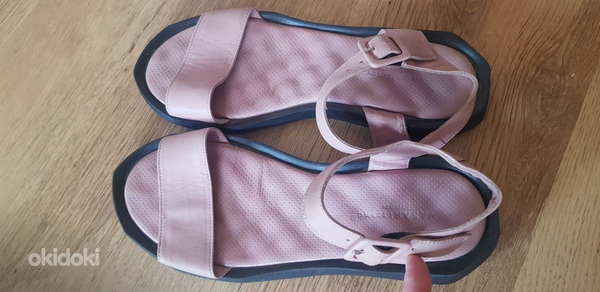 Naiste disainitud nahast sandaalid (foto #1)
