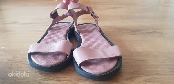 Женские дизайнерские сандали в коже (фото #2)