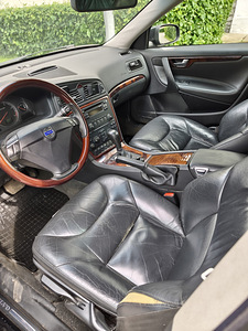 Volvo v70 (6 foto / 10)