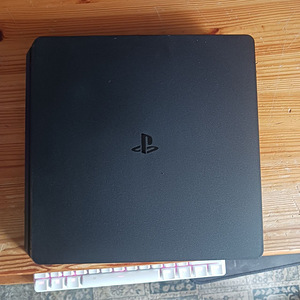 Playstation 4 Slim + 6 игр (3 фото из 8)