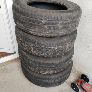 Продам резину (3 фото из 4)