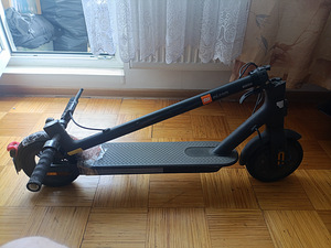 Продам электросамокат (3 фото из 5)