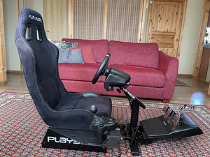Игровое кресло Evolution Alcantara + Logitech g920 (5 фото из 9)