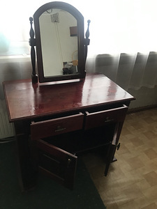 Шкаф с зеркалом (2 фото из 2)