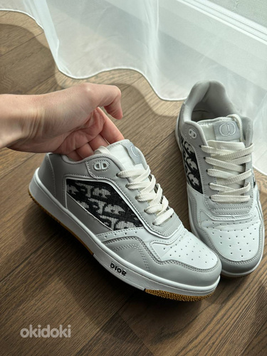 Продам кроссовки dior