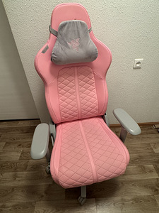 Игровой стул (1 фото из 5)