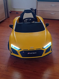Laste elektriauto Audi (1 foto / 3)