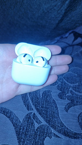 Airpods 4 с шумоподавлением (2 фото из 2)