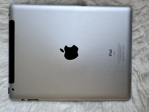 Apple iPad 2 (Wi-Fi + 3G), 64 GB (5 foto / 7)