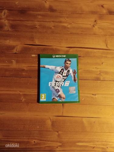 Продаю FIFA 19 на XBOX ONE S (фото #2)