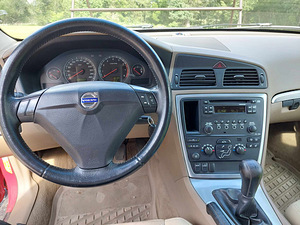 Volvo v70 2.5t AWD manuaal (5 foto / 11)