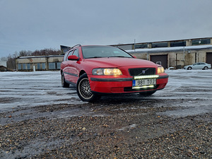 М/в volvo v70 (2 фото из 12)