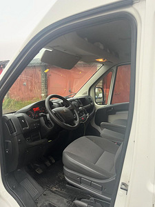 Peugeot Boxer (7 фото из 9)