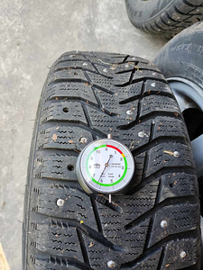 Golf 3 valuveljed naastrehvidega 175/65R14 DOT1617 (8 foto / 10)