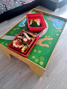 Стол с дорогой (2 фото из 2)