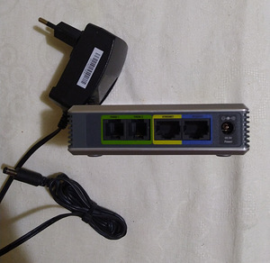 Adapter VoIP-telefoni jaoks Linksys SPA2102 (2 foto / 2)