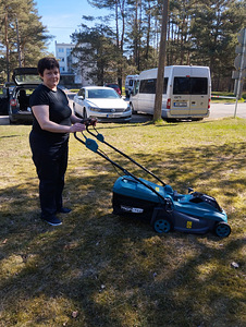 Müüa akuga muruniiduk (1 foto / 2)