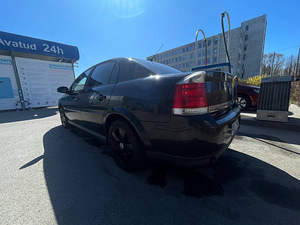 Opel Vectra C 2.2 CDTi (4 foto / 10)