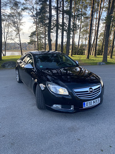 Opel Insignia (6 фото из 11)