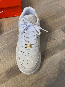 Nike Air Force 1 (2 foto / 3)