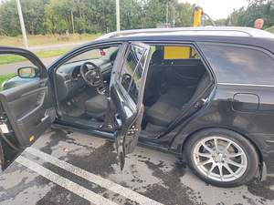 Toyota avensis 2006. (6 foto / 13)