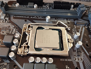Intel i3 10100f + gigabyte H410M S2H V2 (2 foto / 3)