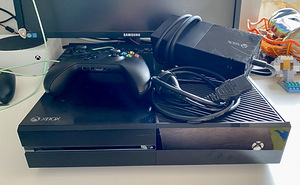 Xbox one + kontroller + kaablid (1 foto / 1)
