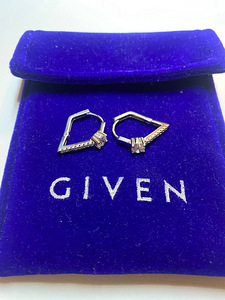 Серебряные серьги Given. (2 фото из 5)