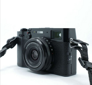 Fujifilm X100V Black (3 foto / 8)