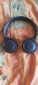Jbl tune 500bt mustad kõrvaklapid (1 foto / 1)