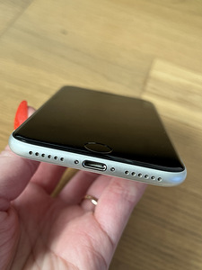 iPhone SE 2020, 128GB (3 foto / 7)