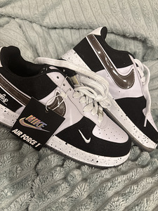 Uued originaalsed Nike eksklusiivse disainiga sildiga (1 foto / 4)