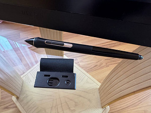 Wacom Cintiq 16 (DTK1660K0B) + reguleeritav alus (ACK620K) (3 foto / 6)