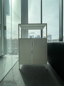 IKEA TROTTEN metallkapp (1 foto / 2)