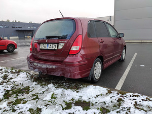 Suzuki Liana (10 foto / 15)