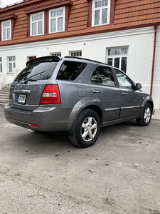 Kia Sorento 2008 (6 foto / 9)