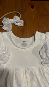 H&M kleit-body. Suurus 62. Komplektis peapael. (2 foto / 3)