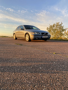 Volvo s60 (3 фото из 9)