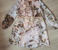 Leopardi kleit