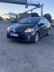 Toyota PRIUS (1 фото из 12)