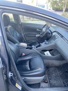Toyota PRIUS (6 фото из 12)